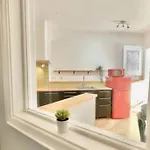 Apartment Valmor Avenue Vintage Chiq By Homeful